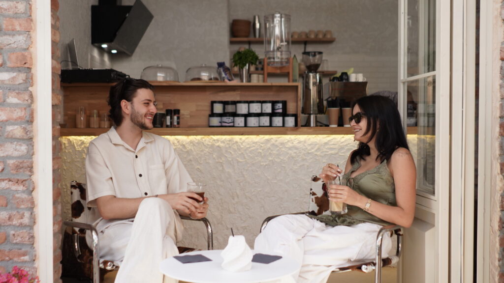 Melt Cafe’de sohbet